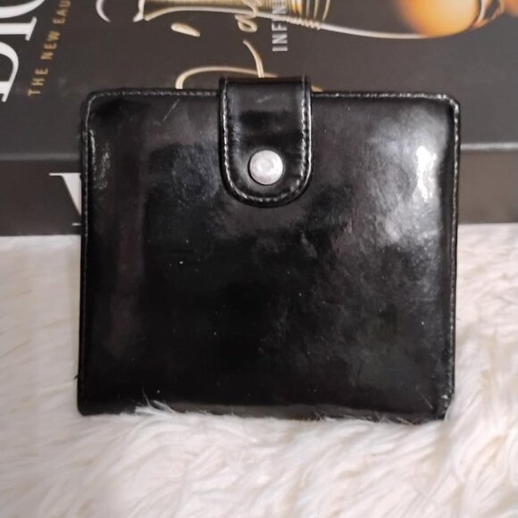 Chanel Black Patent Leather Wallet (Bi-Fold) CC Logo - Picture 2 of 9